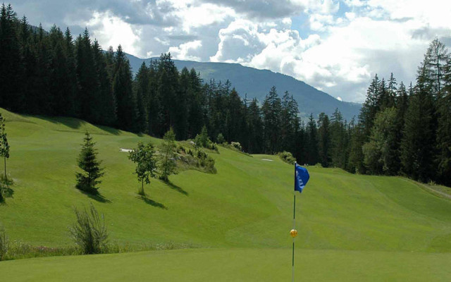 Image of Golf in the Mountain spring